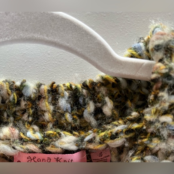 Anthropologie Handknit by Dollie Chunky Button
Down short sleeve Sweater size S - Picture 7 of 7